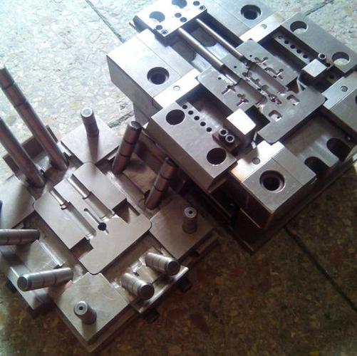 抽心压铸模具定制与箱包配件五金加工